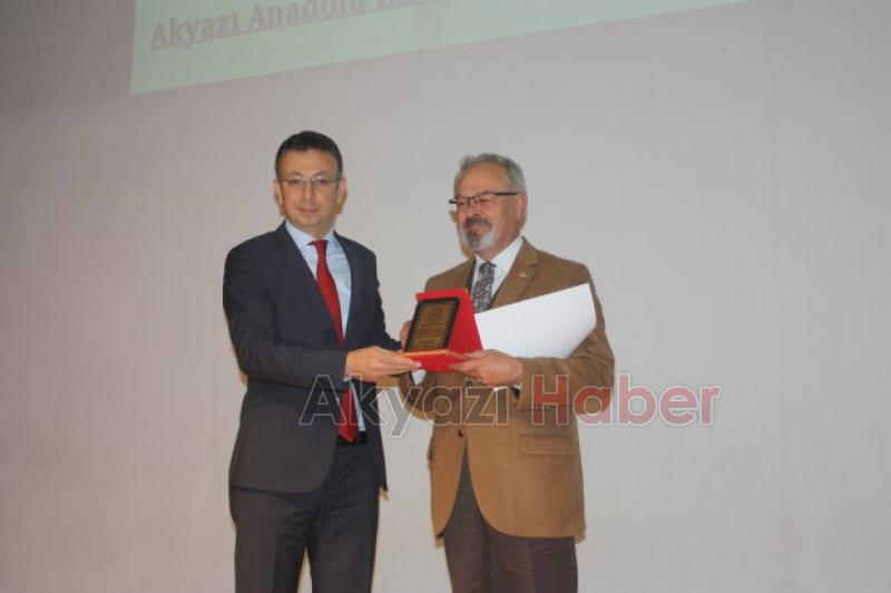 Akyazı'da 24 Kasım Öğretmenler Günü kutlama programı  SGMde yapıldı