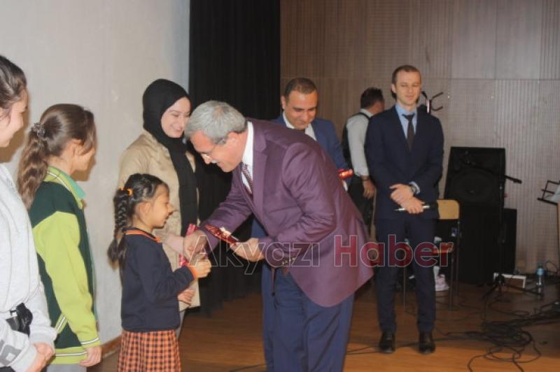 Akyazı'da 24 Kasım Öğretmenler Günü kutlama programı  SGMde yapıldı
