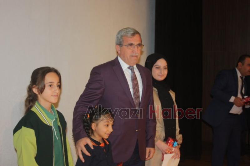 Akyazı'da 24 Kasım Öğretmenler Günü kutlama programı  SGMde yapıldı