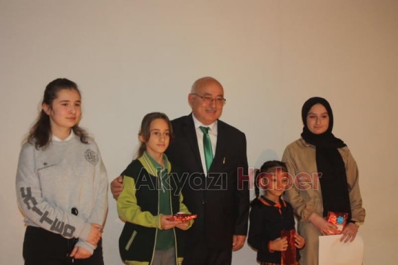 Akyazı'da 24 Kasım Öğretmenler Günü kutlama programı  SGMde yapıldı
