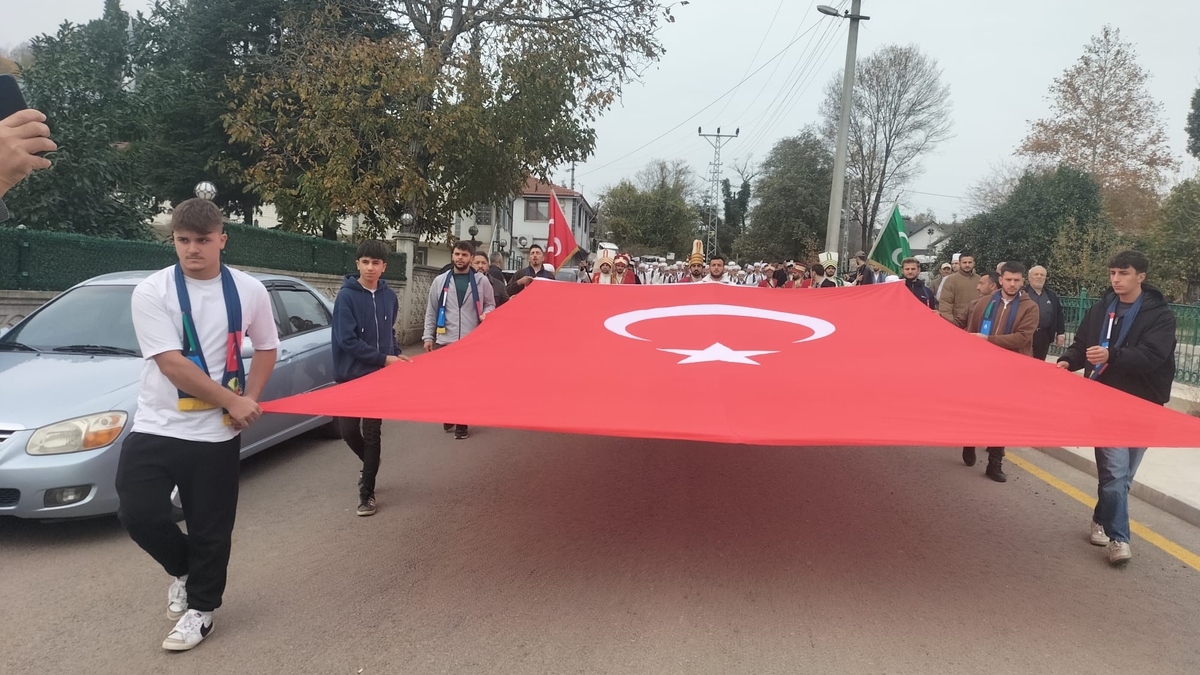 Akyazı'da 33 genç hafız icazet belgelerini aldı