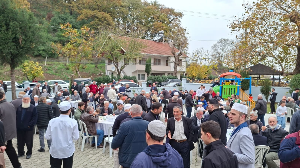 Akyazı'da 33 genç hafız icazet belgelerini aldı