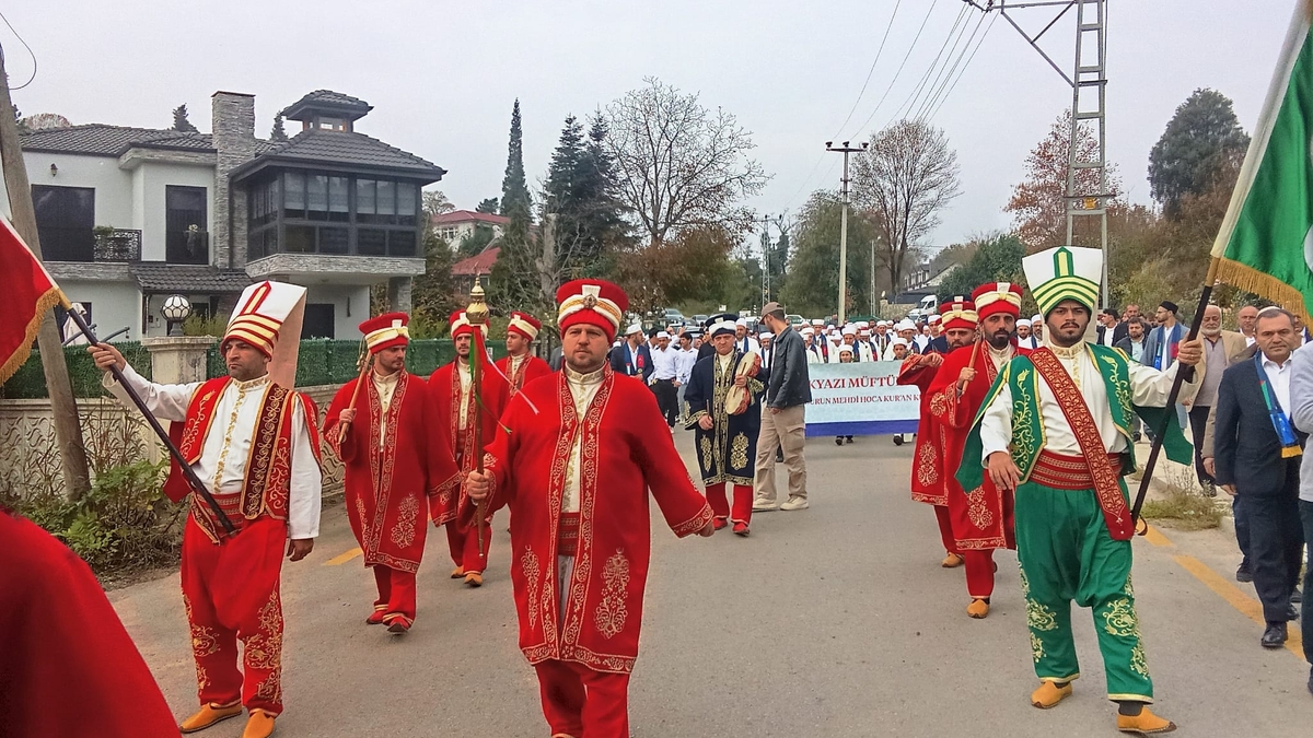 Akyazı'da 33 genç hafız icazet belgelerini aldı