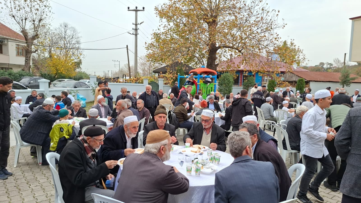 Akyazı'da 33 genç hafız icazet belgelerini aldı