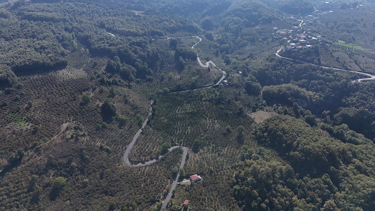 Akyazı'da 4 mahallenin yolu Büyükşehir ile asfalta kavuştu