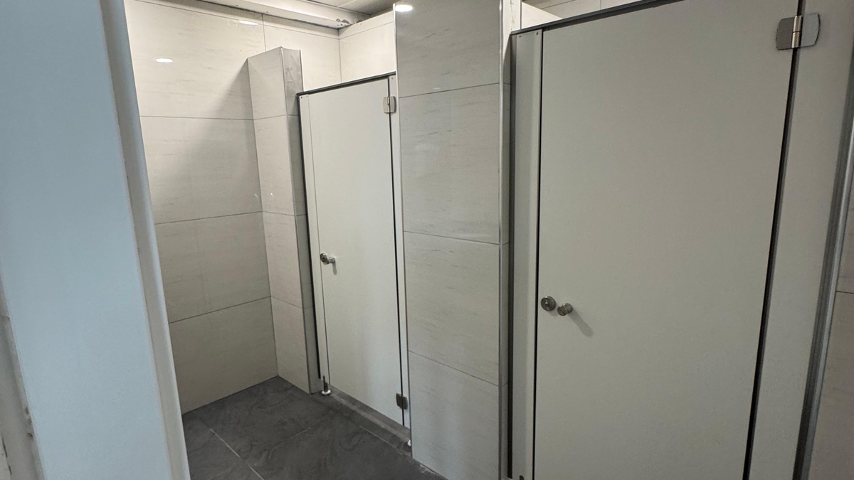 Akyazı'da acil servis lavaboları yenilendi
