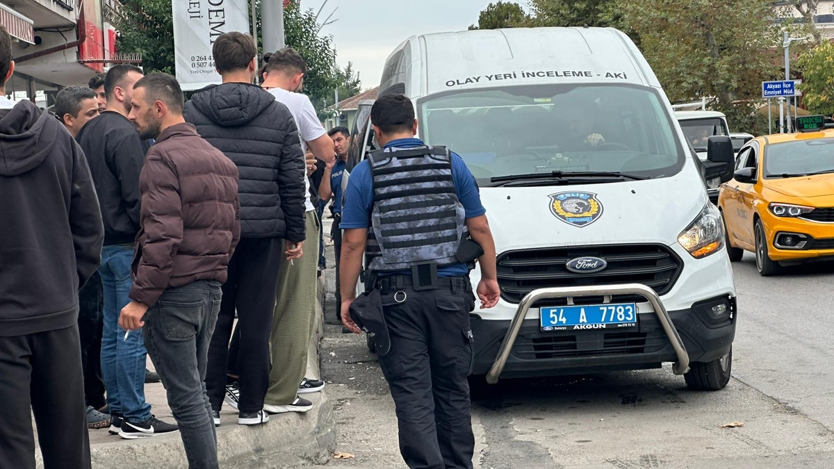 Akyazı'da Aperatif Dükkanında Silahlı Saldırı: 1 Kişi Yaralandı