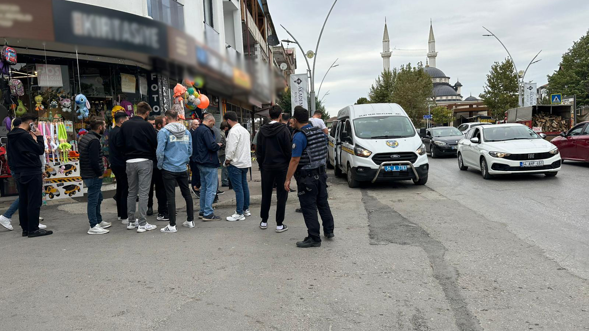 Akyazı'da Aperatif Dükkanında Silahlı Saldırı: 1 Kişi Yaralandı