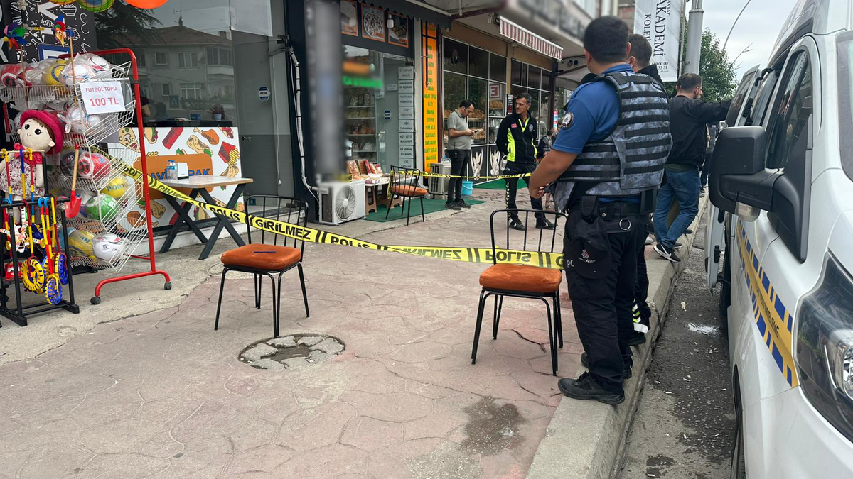 Akyazı'da Aperatif Dükkanında Silahlı Saldırı: 1 Kişi Yaralandı