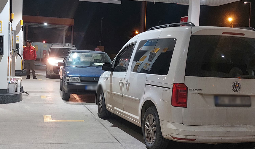 Akyazı'da araç hırsızlığı iddiası; Benzinlikte yakalandı