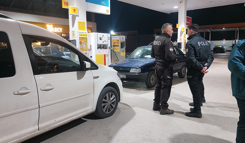 Akyazı'da araç hırsızlığı iddiası; Benzinlikte yakalandı