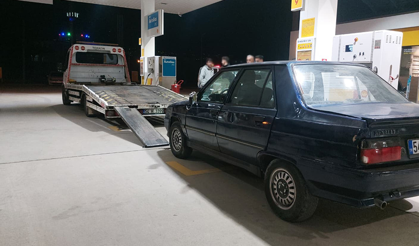 Akyazı'da araç hırsızlığı iddiası; Benzinlikte yakalandı