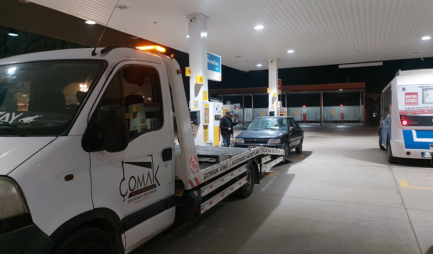 Akyazı'da araç hırsızlığı iddiası; Benzinlikte yakalandı