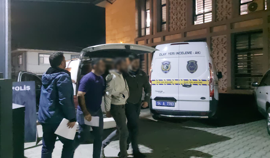 Akyazı'da araç hırsızlığı iddiası; Benzinlikte yakalandı