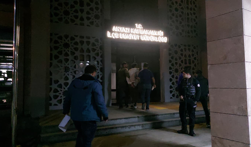 Akyazı'da araç hırsızlığı iddiası; Benzinlikte yakalandı