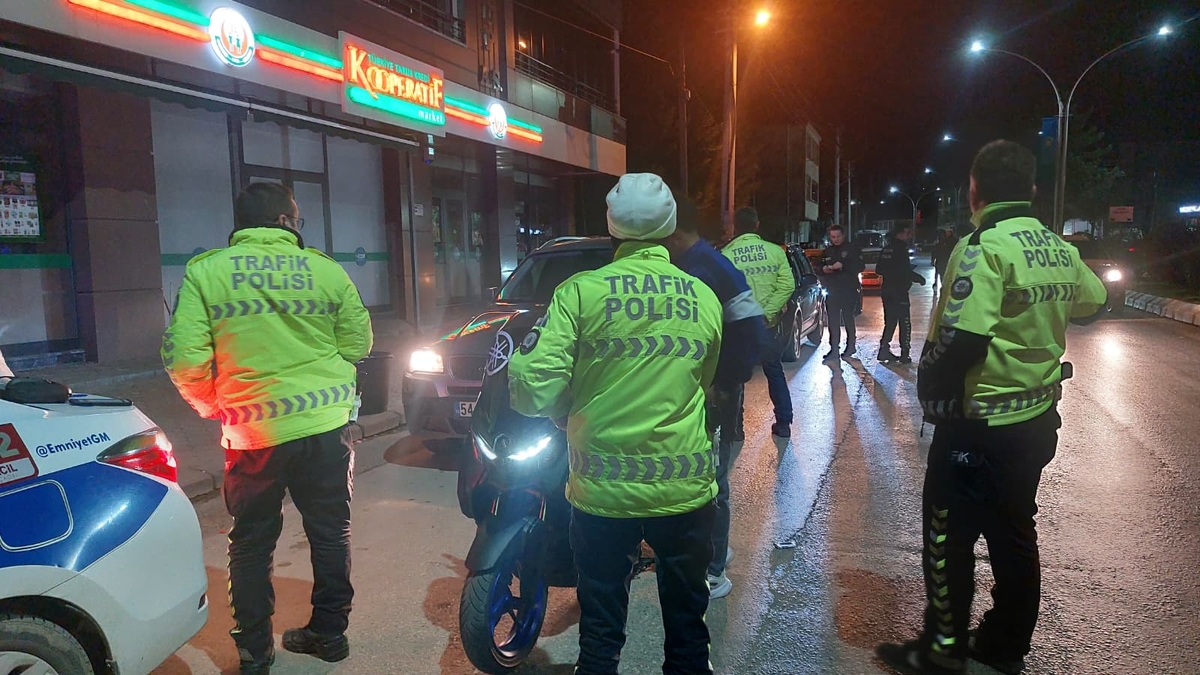 Akyazı'da asayiş ve trafik uygulaması