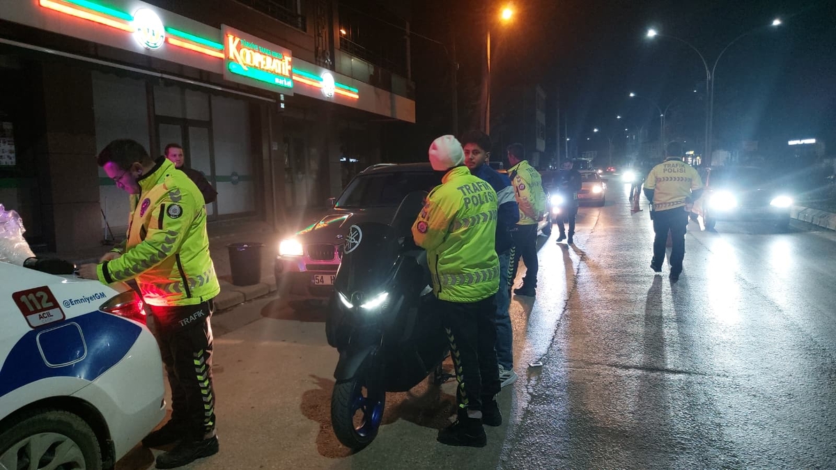 Akyazı'da asayiş ve trafik uygulaması
