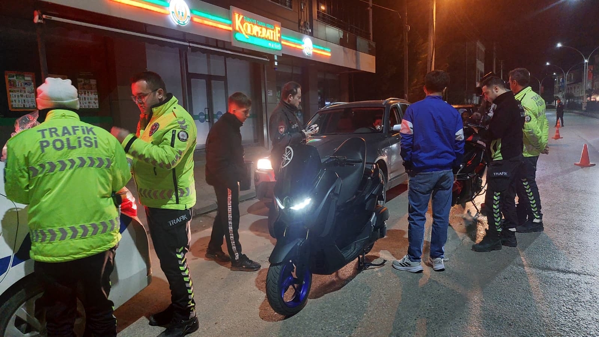 Akyazı'da asayiş ve trafik uygulaması