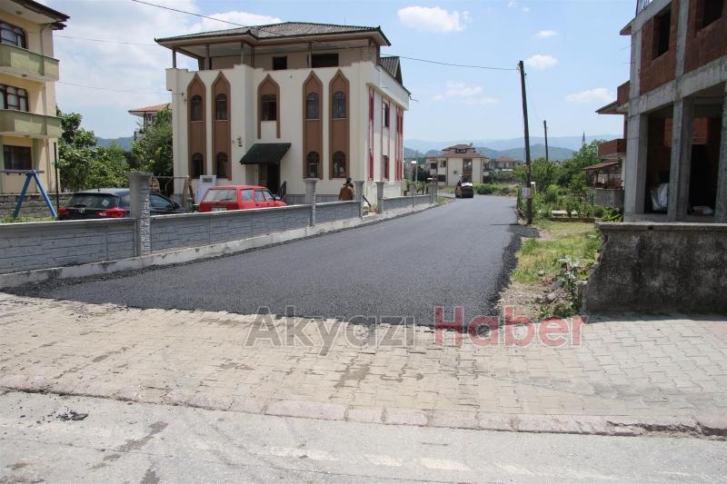 Akyazı da Asfalt Çalışmaları Tüm Hızıyla Sürüyor