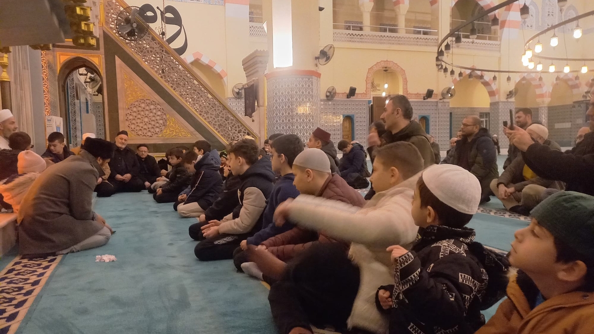 Akyazı'da Baba-Oğul Aynı Safta Programı sürüyor