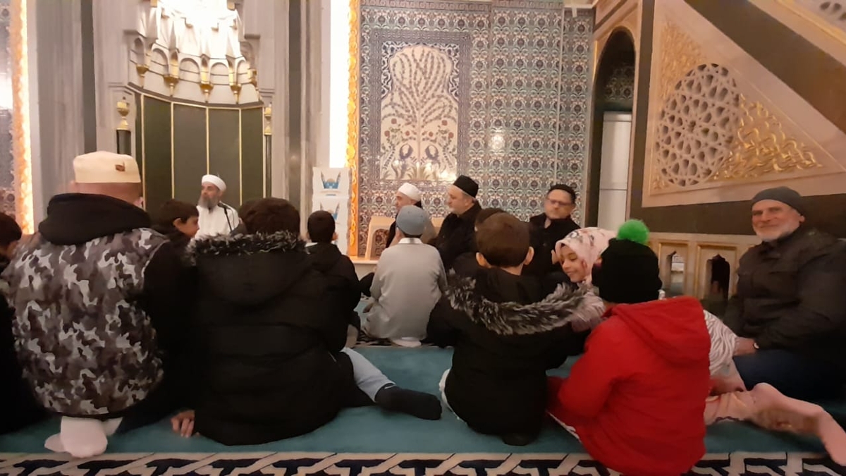 Akyazı'da Baba-Oğul Aynı Safta Programı sürüyor