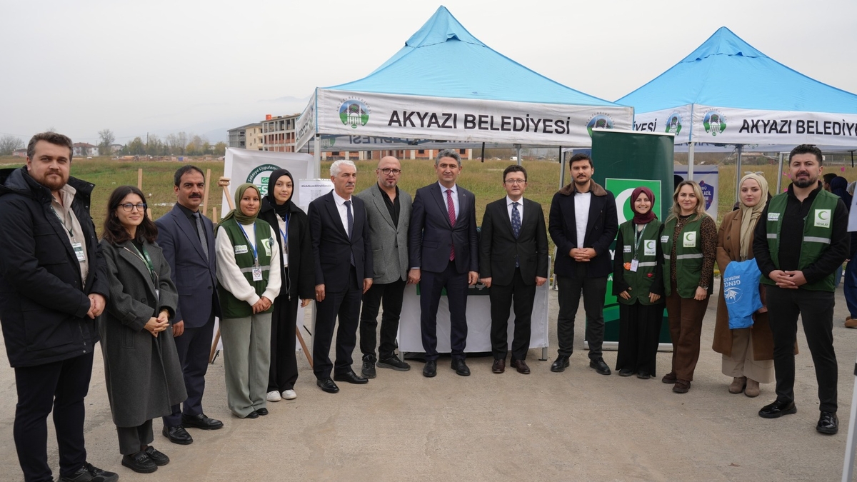 Akyazı'da bağımlılığa karşı Çıkmaz Sokak Farkındalık Çadırı programı