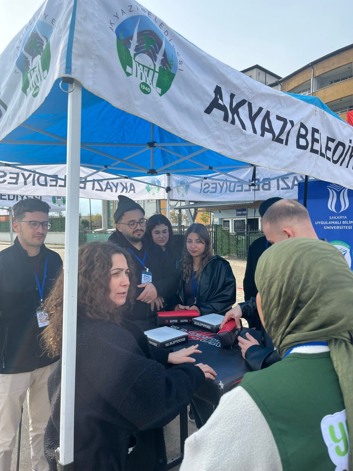 Akyazı'da bağımlılığa karşı Çıkmaz Sokak Farkındalık Çadırı programı