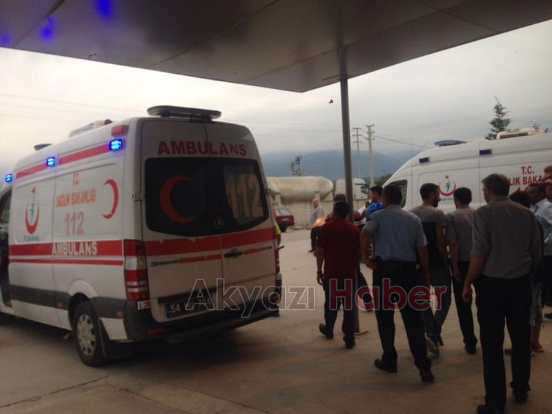 Akyazı'da Bıçaklı Kavga