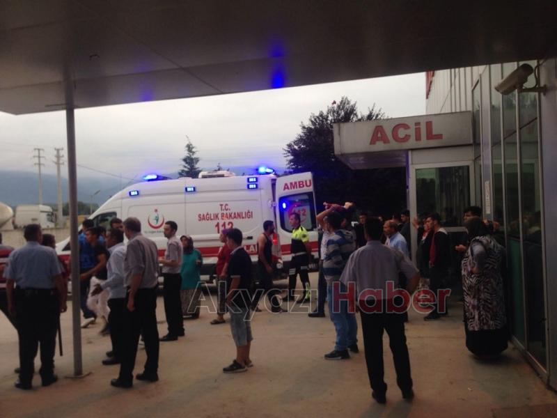 Akyazı'da Bıçaklı Kavga