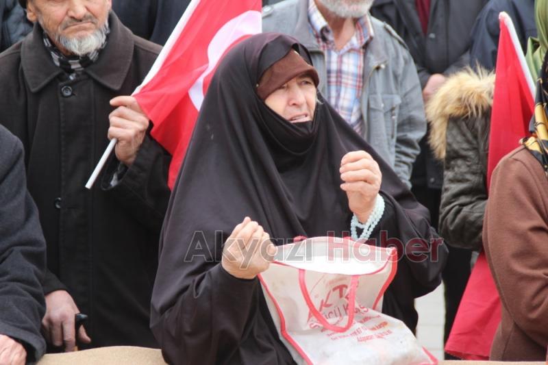 Akyazı'da Binler Mehmetçik İçin Yürüdü