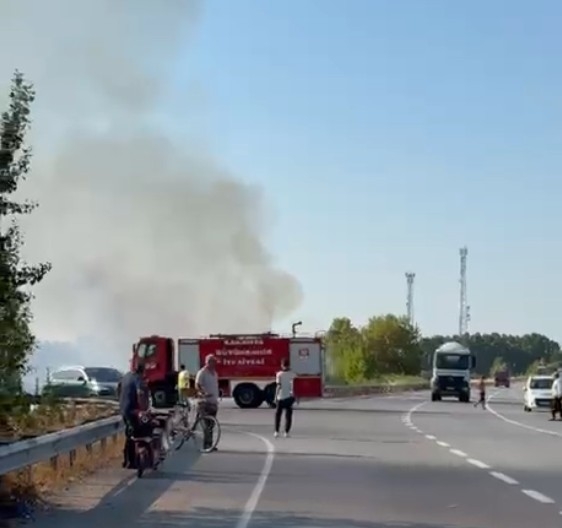 Akyazı'da çalılık yangını
