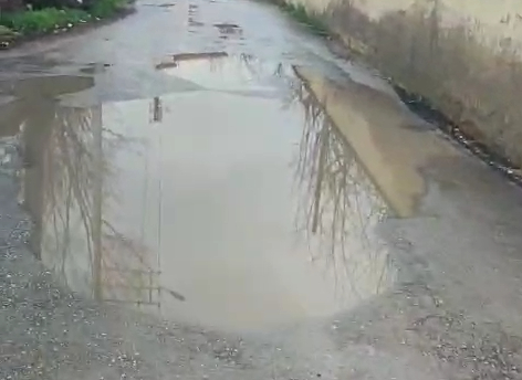 Akyazı'da çamur ve su içindeki sokaklar çözüm bekliyor