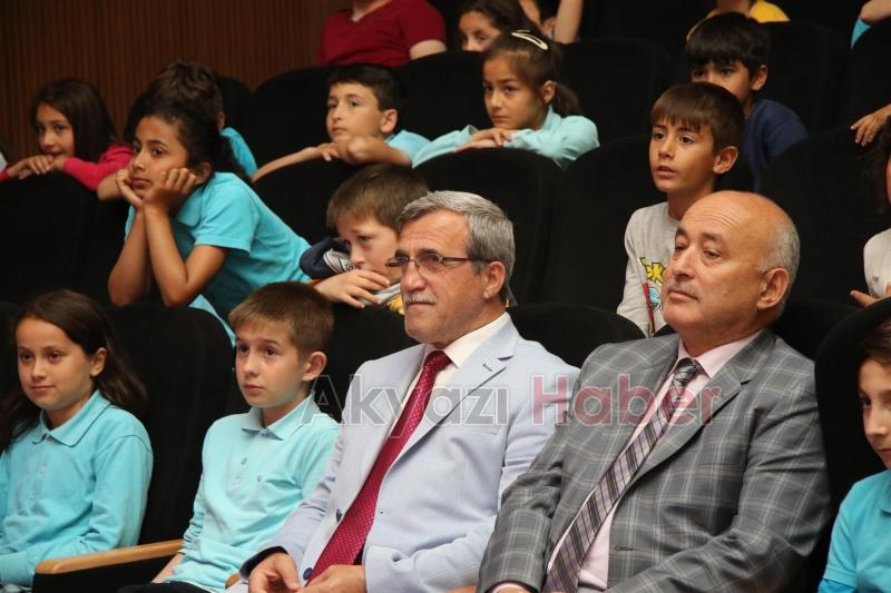 AKYAZI DA ÇOCUKLARA GÜNDÜZ TİYATRO  GECE MOBİL ETKİNLİK TIRI