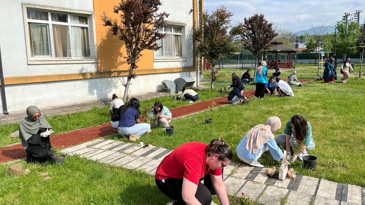Akyazı'da çöpünü getir, hediyeni götür etkinliği