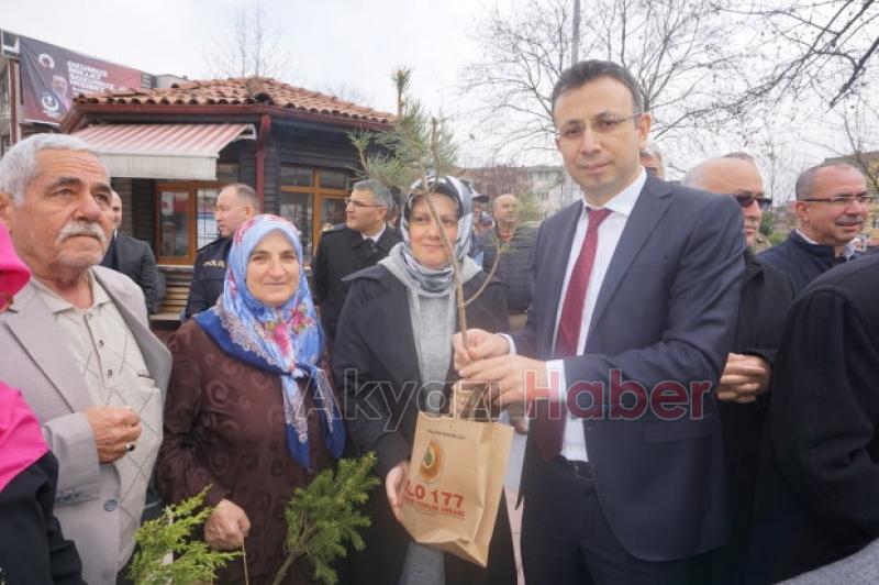 Akyazı da Dünya Ormancılık Günü nde 3 bin 500 fidan dağıtıldı