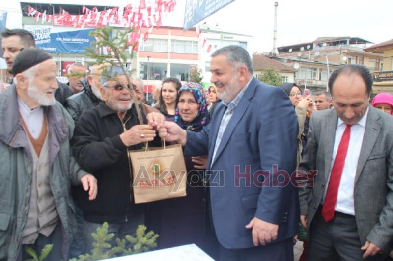 Akyazı da Dünya Ormancılık Günü nde 3 bin 500 fidan dağıtıldı