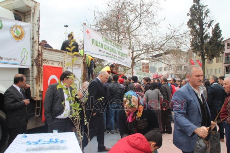 Akyazı da Dünya Ormancılık Günü nde 3 bin 500 fidan dağıtıldı