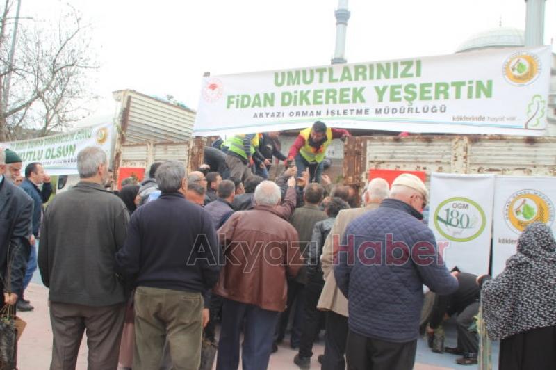 Akyazı da Dünya Ormancılık Günü nde 3 bin 500 fidan dağıtıldı
