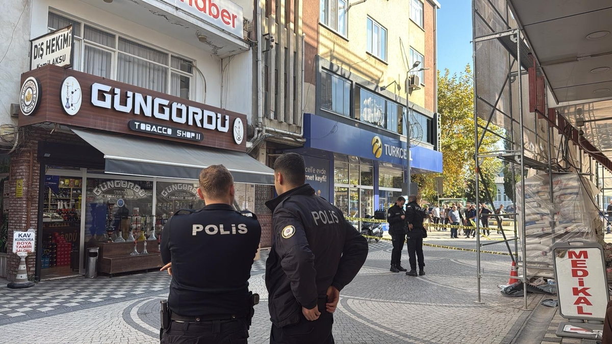 Akyazı'da duvarlarından sesler gelen bina boşaltıldı