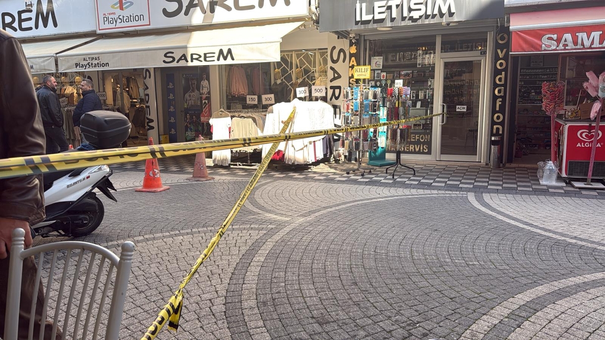 Akyazı'da duvarlarından sesler gelen bina boşaltıldı