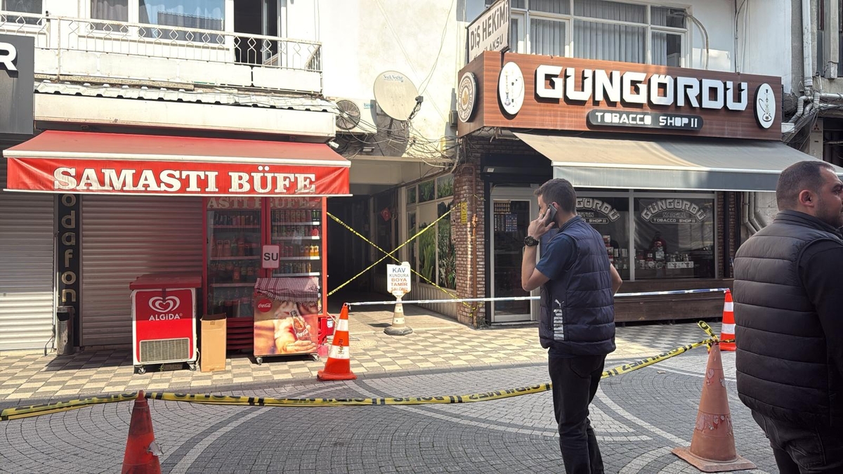 Akyazı'da duvarlarından sesler gelen bina boşaltıldı