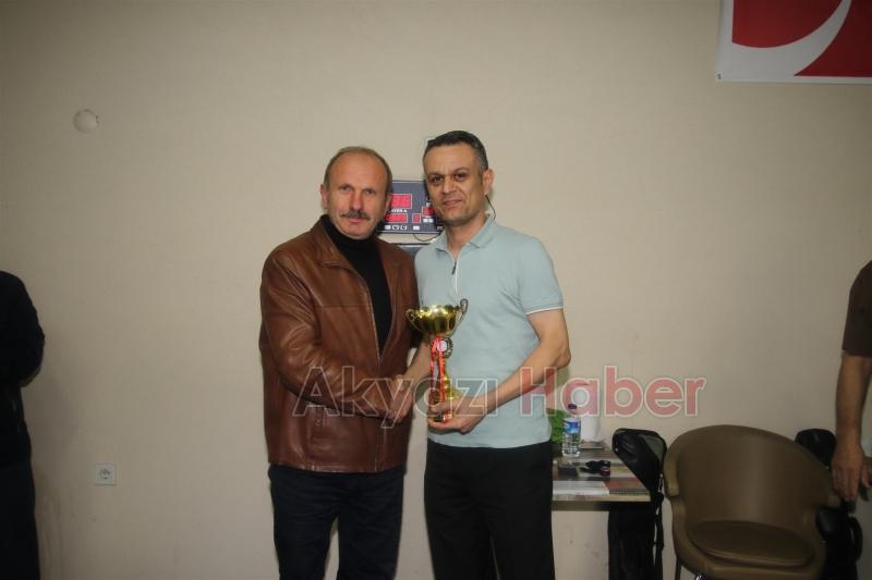 AKYAZI DA DÜZENLENEN 29 EKİM BİLARDO TURNUVASINDA MUHTEŞEM FİNAL