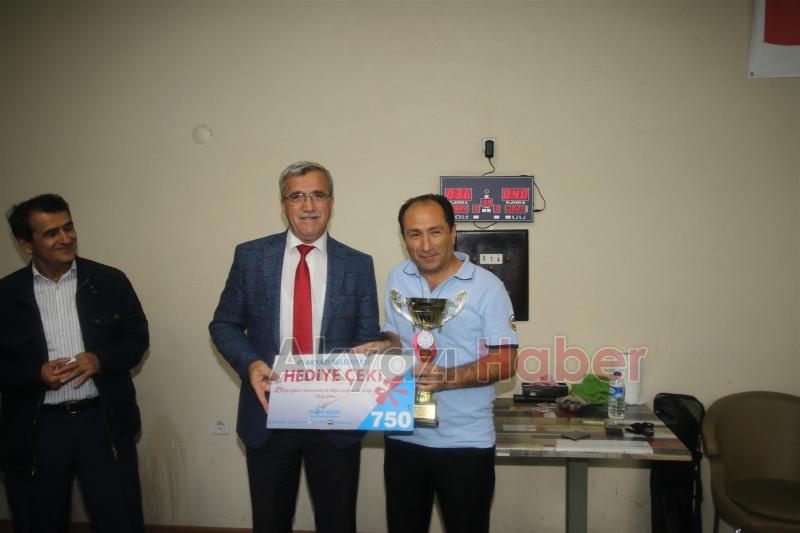 AKYAZI DA DÜZENLENEN 29 EKİM BİLARDO TURNUVASINDA MUHTEŞEM FİNAL