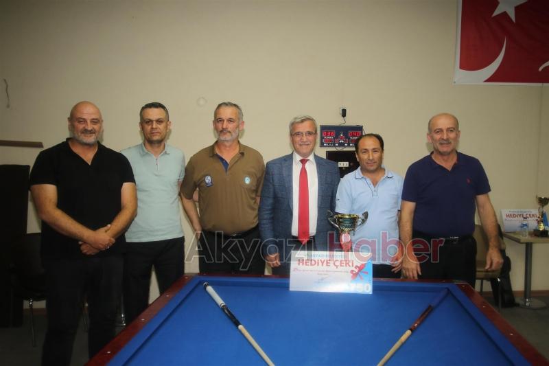 AKYAZI DA DÜZENLENEN 29 EKİM BİLARDO TURNUVASINDA MUHTEŞEM FİNAL