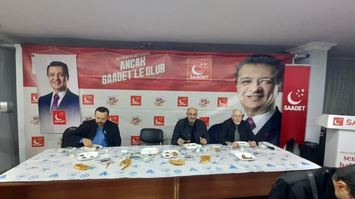 Akyazı'da farklı partiler iftar sofrasında buluştu