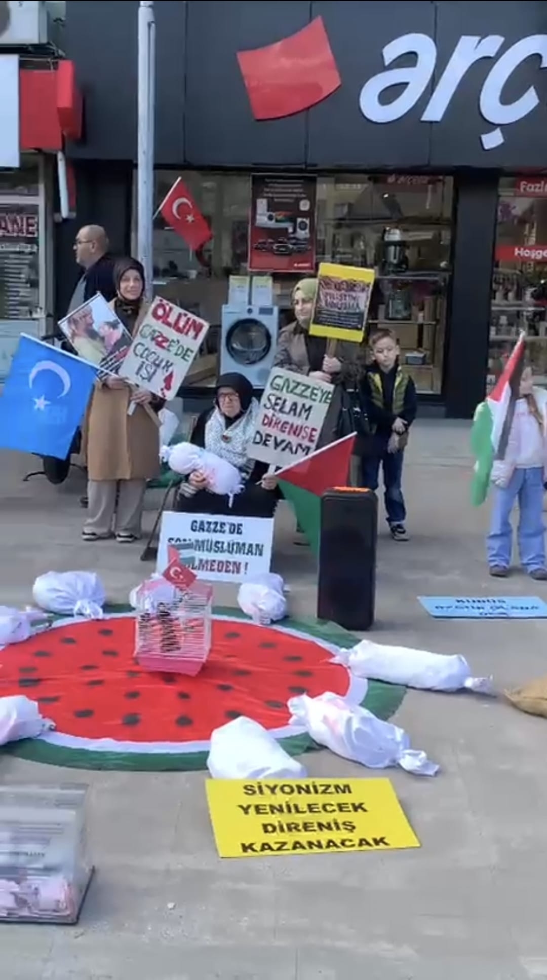 Akyazı'da Gazze için başlatılan nöbet devam ediyor