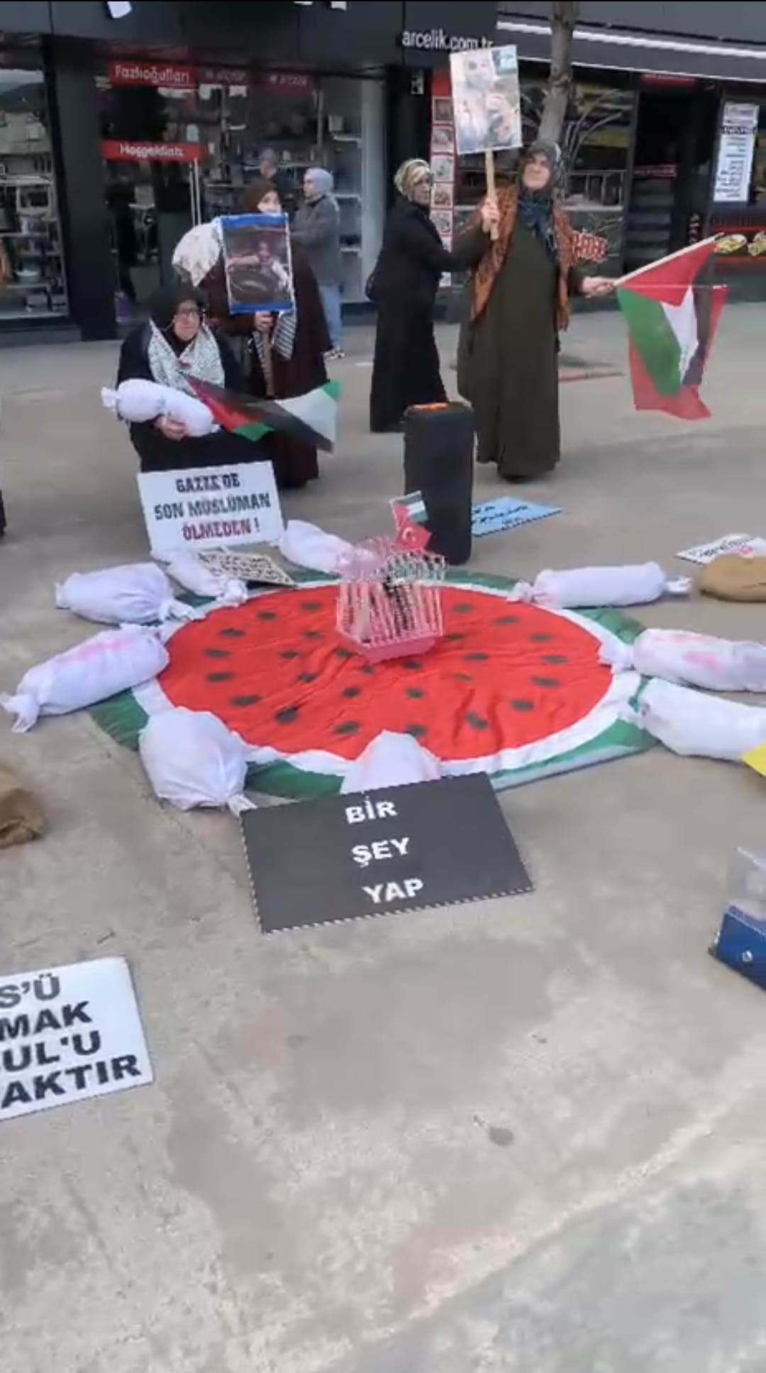 Akyazı'da Gazze için başlatılan nöbet devam ediyor