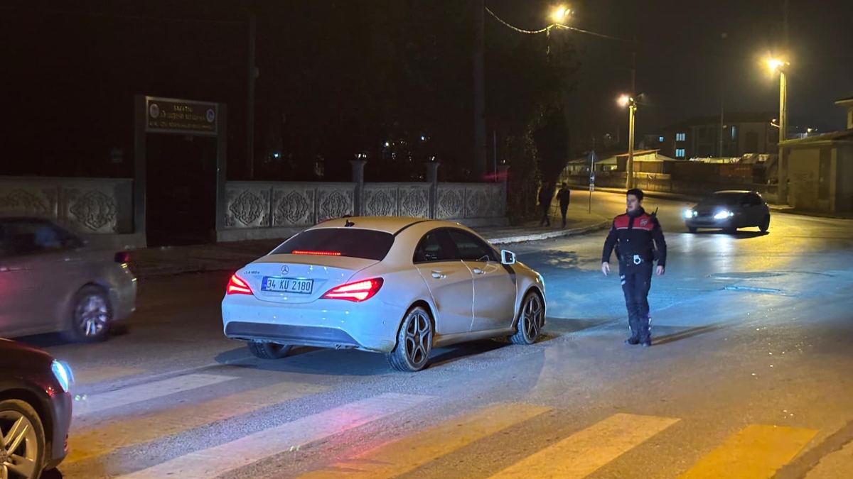 Akyazı'da Gece Operasyonu Uyuşturucu Ve Silahla Yakalandılar