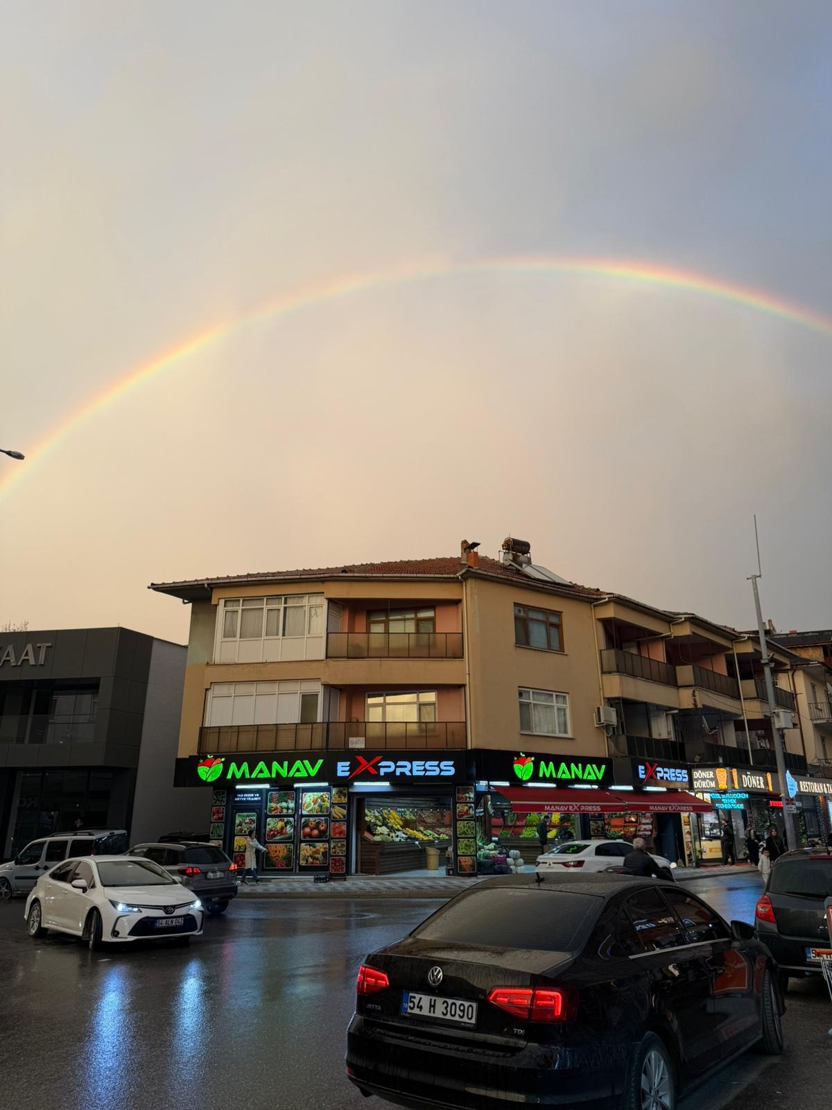 Akyazı'da gökkuşağı sürprizi