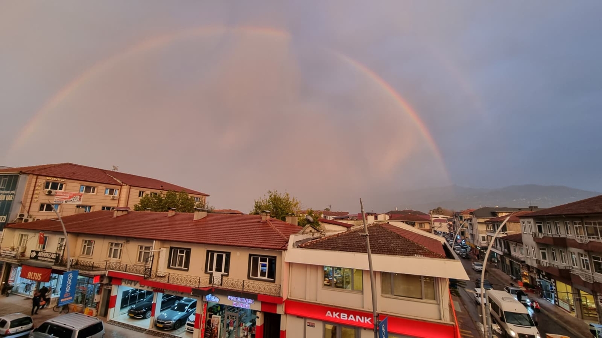 Akyazı'da gökkuşağı sürprizi